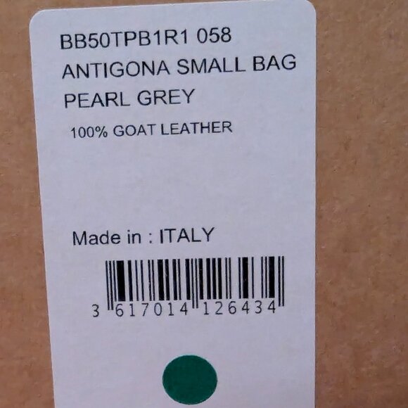 Givenchy Small Antigona bag in grained leather - Picture 3 of 11